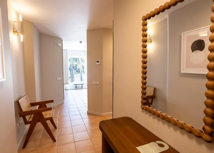 Elviria Hills Living 아파트호텔 3*