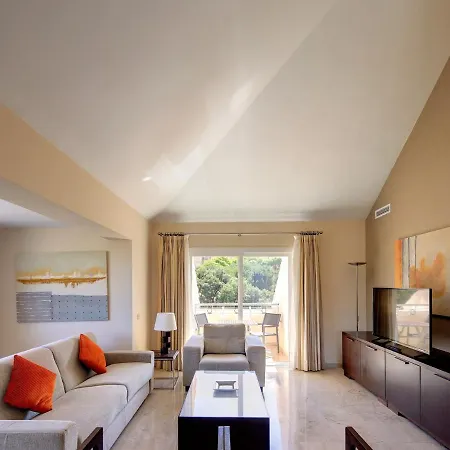 Elviria Hills Living 公寓式酒店