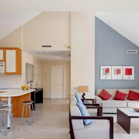Elviria Hills Living 公寓式酒店