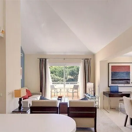Elviria Hills Living Aparthotel 3*