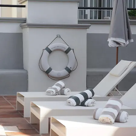 Elviria Hills Living 公寓式酒店