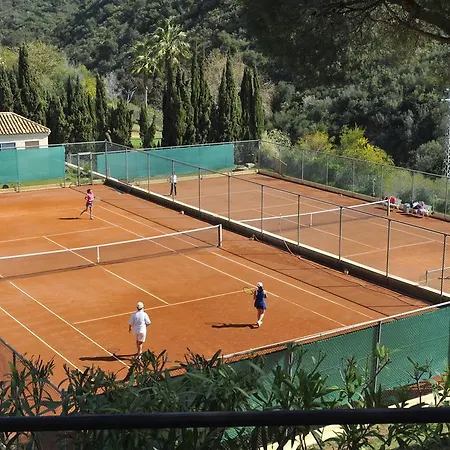 Elviria Hills Living 公寓式酒店