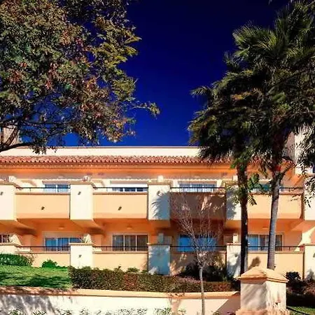 Elviria Hills Living 公寓式酒店