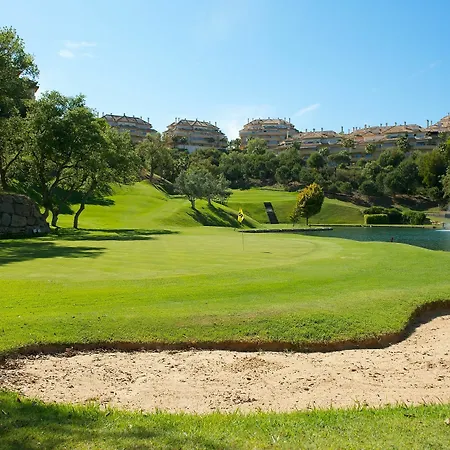 Apartahotel Elviria Hills Living 3*