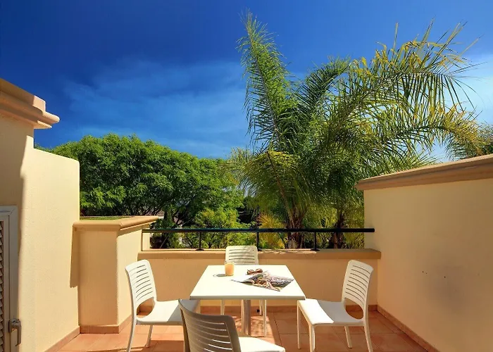 מלון דירות Elviria Hills Living 3*