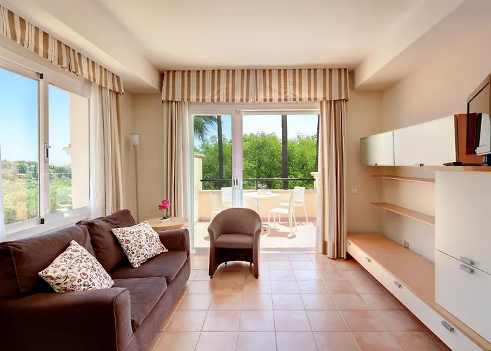 Elviria Hills Living 公寓式酒店